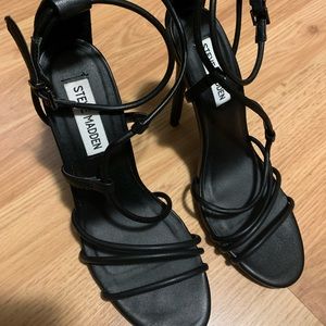 LESS THAN 6 HOURS LEFT! Steve Madden Heels